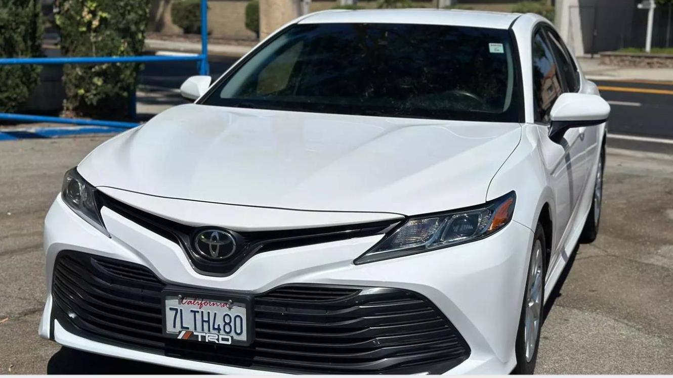 TOYOTA CAMRY 2018 4T1B11HK5JU010207 image