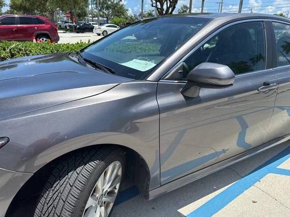 TOYOTA CAMRY 2018 4T1B11HK3JU034750 image