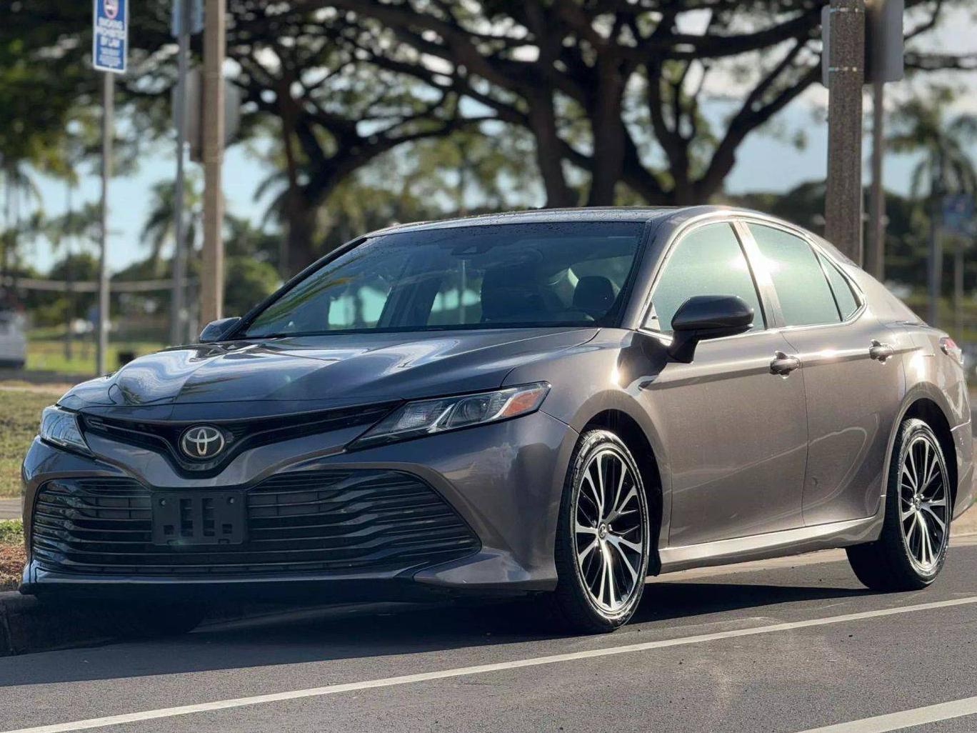 TOYOTA CAMRY 2018 4T1B11HK1JU550881 image