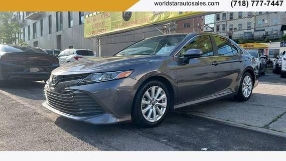 TOYOTA CAMRY 2018 4T1B11HK2JU034299 image