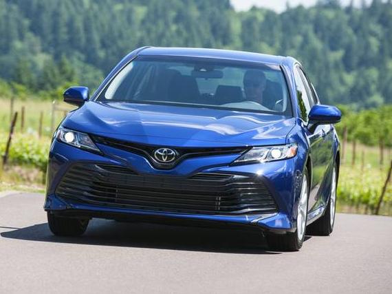 TOYOTA CAMRY 2018 4T1B11HK6JU087247 image