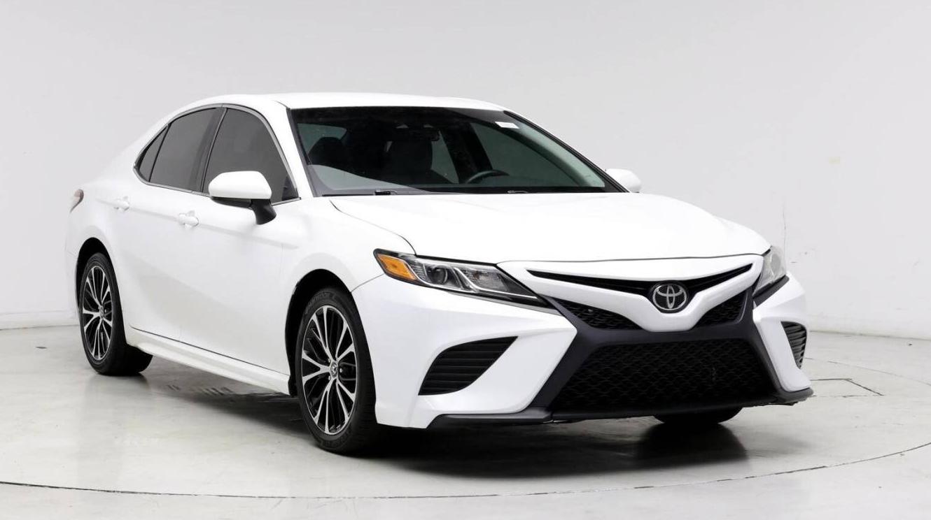 TOYOTA CAMRY 2018 4T1B11HK2JU106084 image