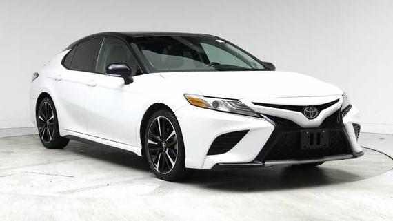 TOYOTA CAMRY 2018 4T1B61HK1JU115750 image