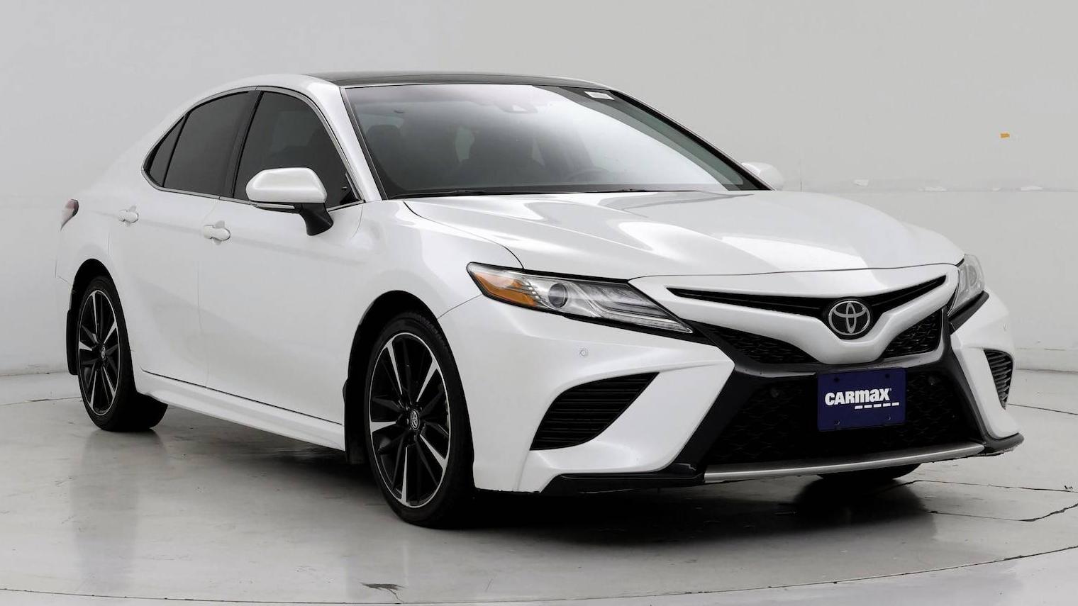 TOYOTA CAMRY 2018 4T1B61HKXJU666520 image