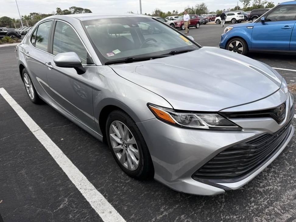 TOYOTA CAMRY 2018 4T1B11HK0JU566067 image