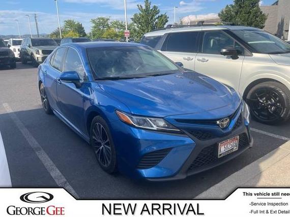 TOYOTA CAMRY 2018 4T1B11HK7JU057593 image
