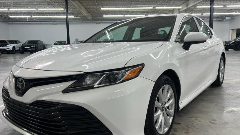 TOYOTA CAMRY 2018 4T1B11HK3JU016636 image