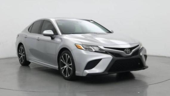 TOYOTA CAMRY 2018 4T1B11HK8JU587779 image