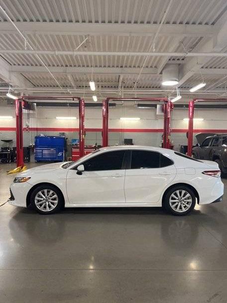 TOYOTA CAMRY 2018 4T1B11HK8JU635720 image