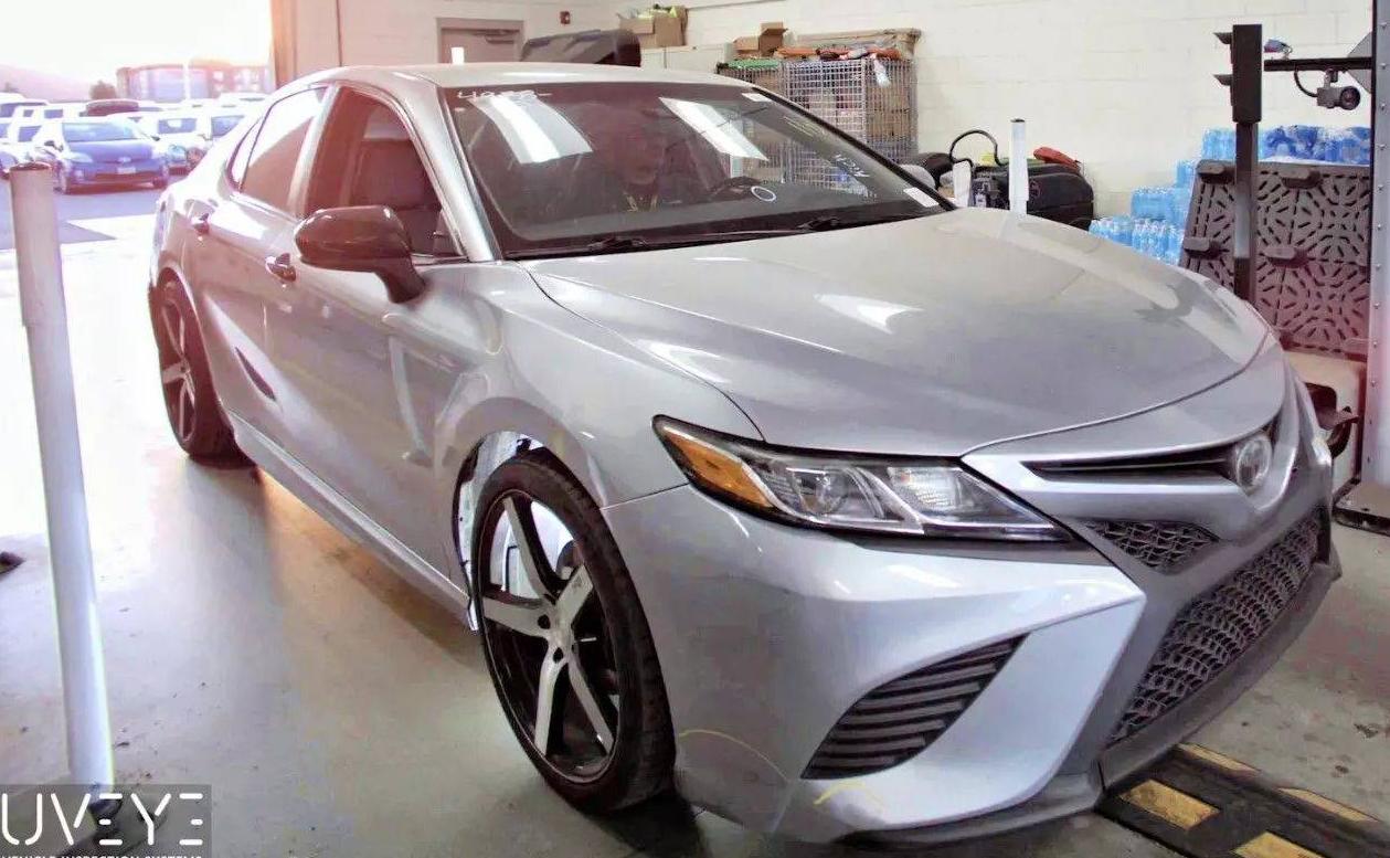 TOYOTA CAMRY 2018 4T1B11HK0JU018585 image