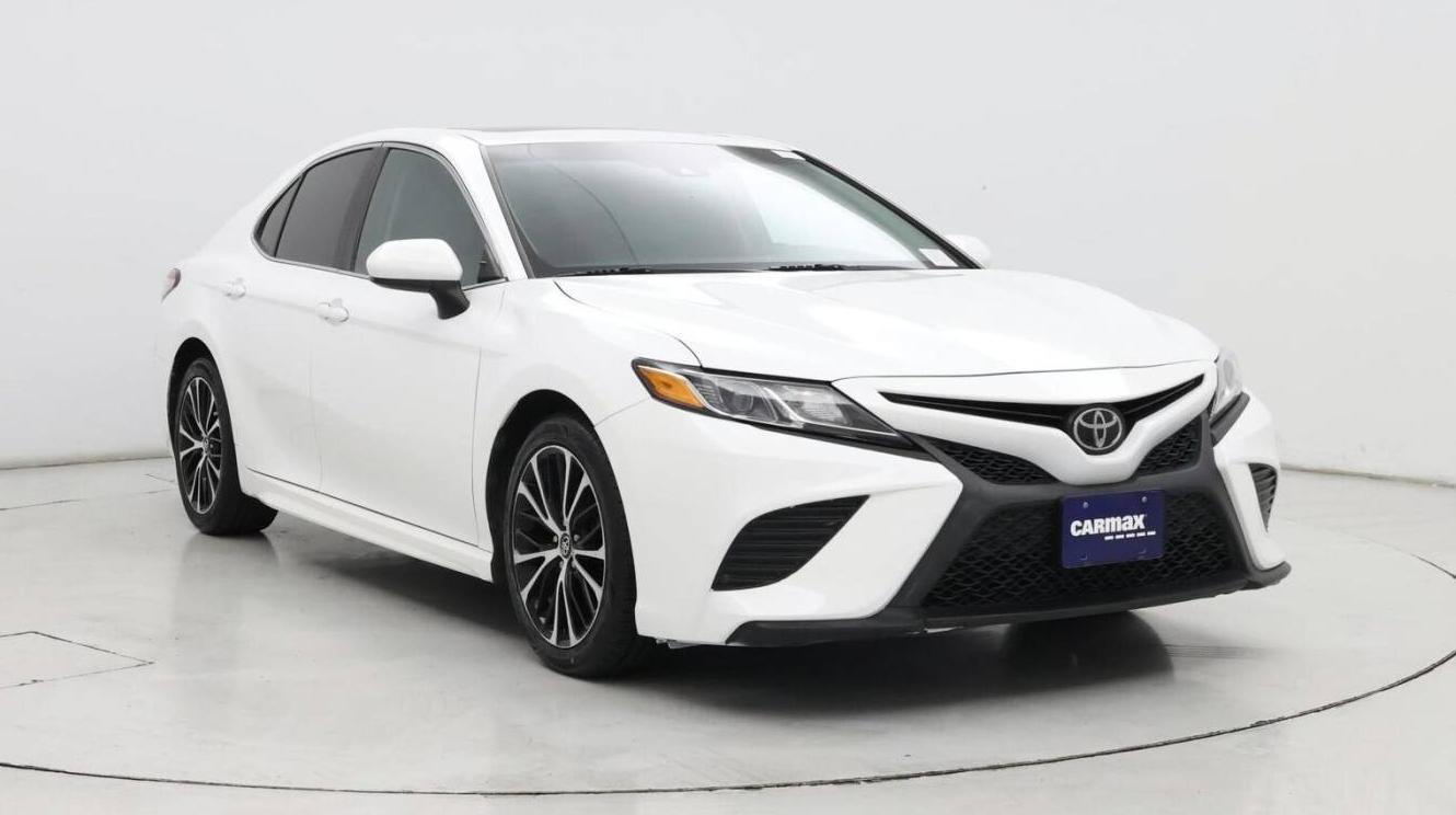 TOYOTA CAMRY 2018 4T1B11HK3JU554303 image