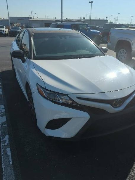 TOYOTA CAMRY 2018 4T1B11HK5JU545019 image