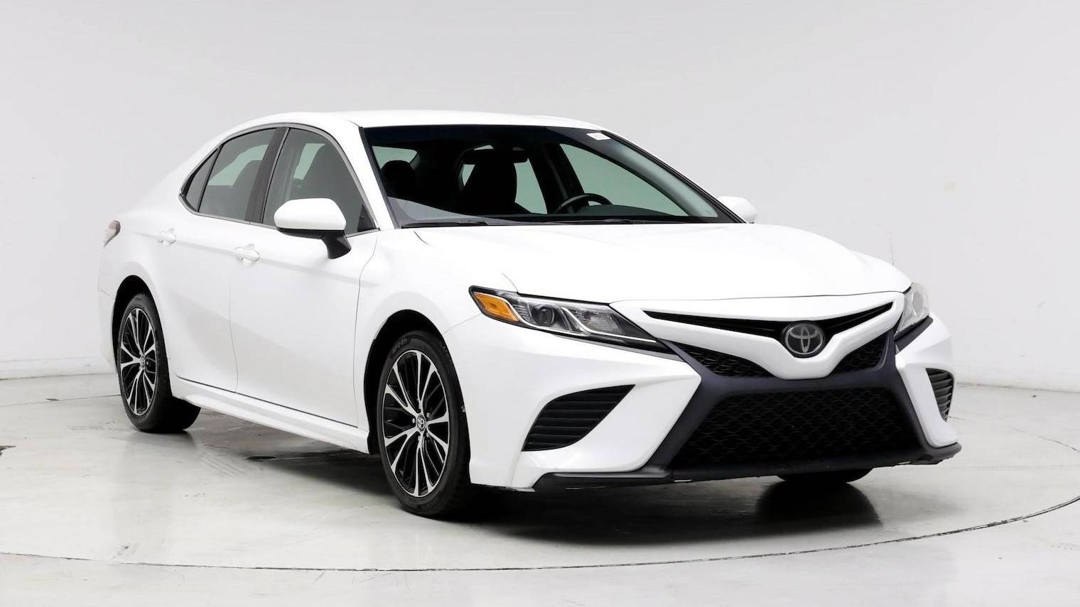 TOYOTA CAMRY 2018 4T1B11HK4JU674708 image