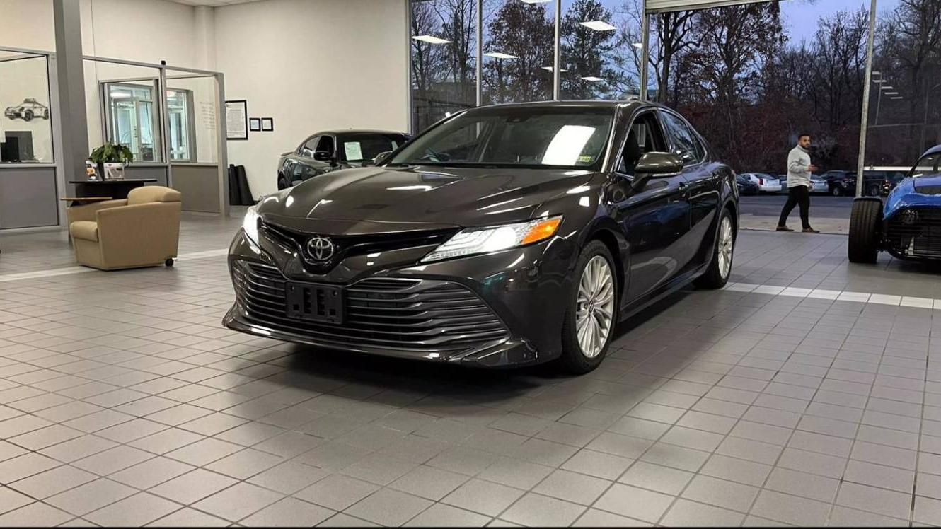 TOYOTA CAMRY 2018 4T1B11HK4JU010182 image