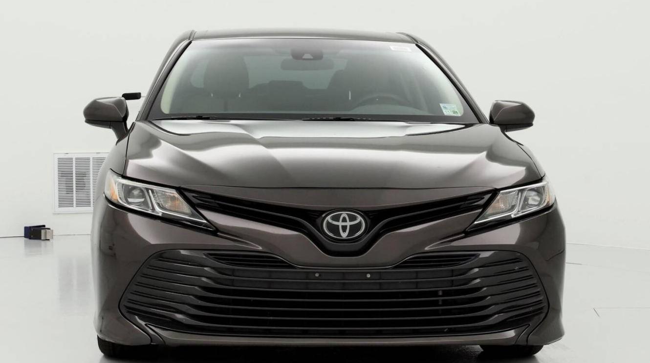 TOYOTA CAMRY 2018 4T1B11HK0JU150374 image