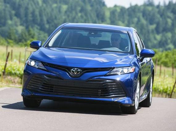 TOYOTA CAMRY 2018 4T1B11HK3JU504243 image