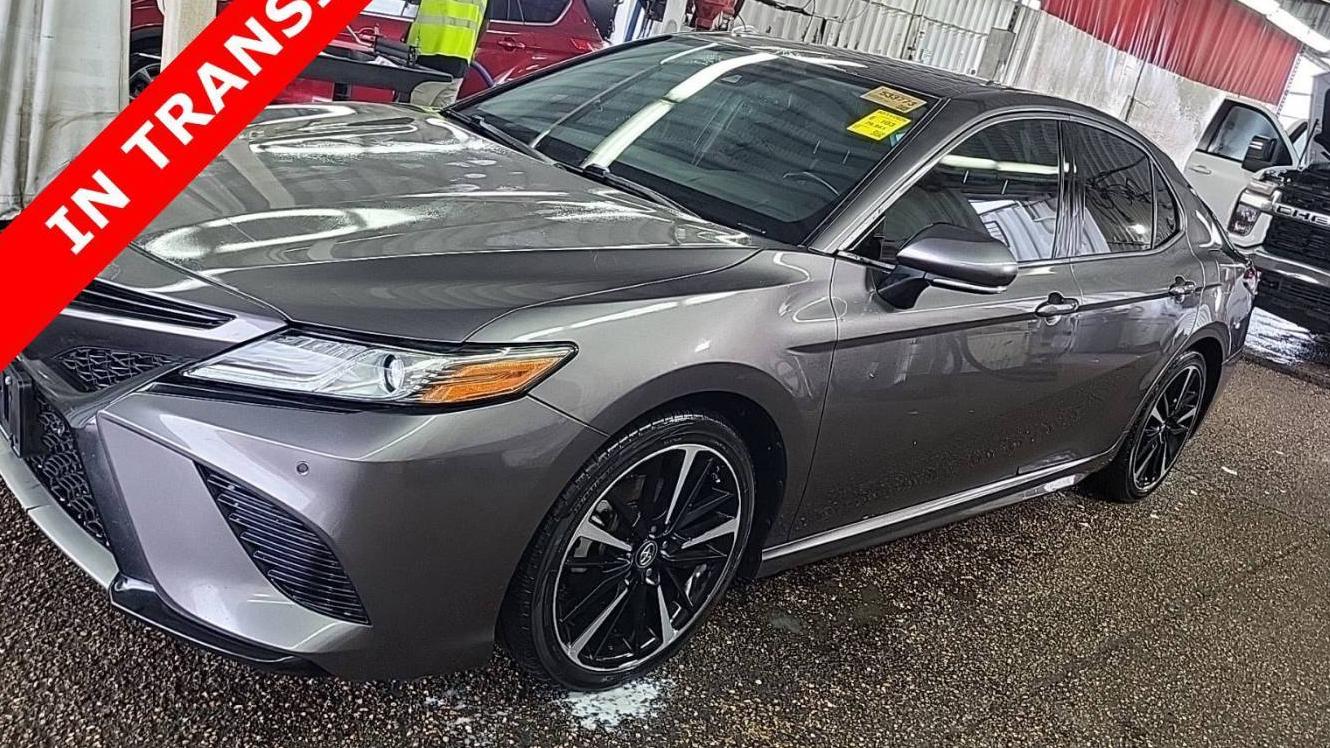 TOYOTA CAMRY 2018 4T1B61HK9JU120176 image