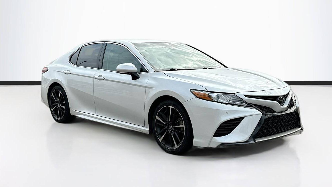 TOYOTA CAMRY 2018 4T1B61HK8JU011448 image