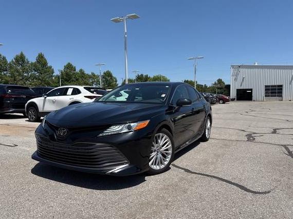 TOYOTA CAMRY 2018 4T1B11HK0JU083856 image