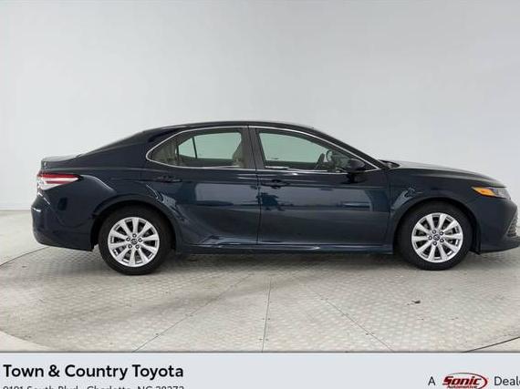 TOYOTA CAMRY 2018 4T1B11HK2JU588104 image
