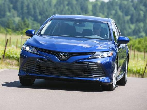 TOYOTA CAMRY 2018 4T1B11HK6JU578322 image