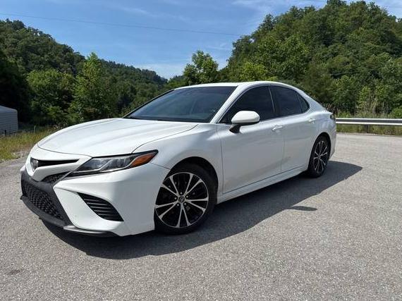 TOYOTA CAMRY 2018 4T1B11HK8JU146234 image
