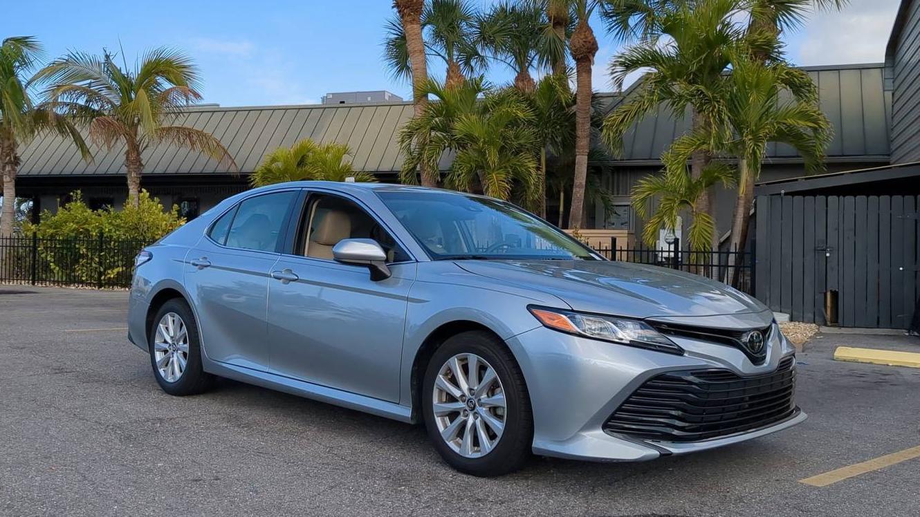 TOYOTA CAMRY 2018 4T1B11HK9JU011070 image