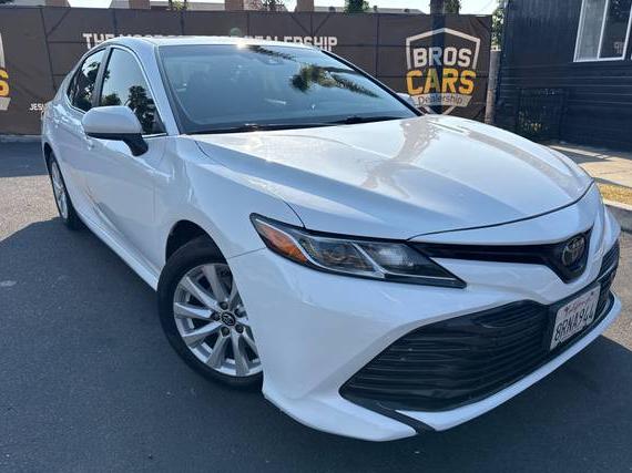 TOYOTA CAMRY 2018 4T1B11HK0JU669487 image