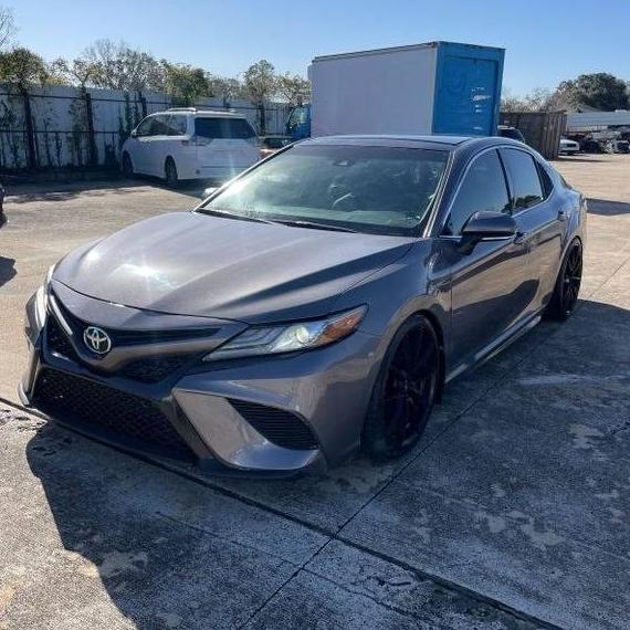 TOYOTA CAMRY 2018 4T1B61HK3JU510822 image