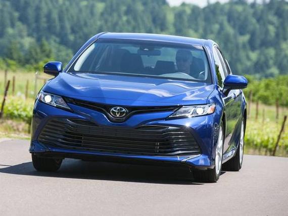 TOYOTA CAMRY 2018 4T1B11HK7JU159525 image