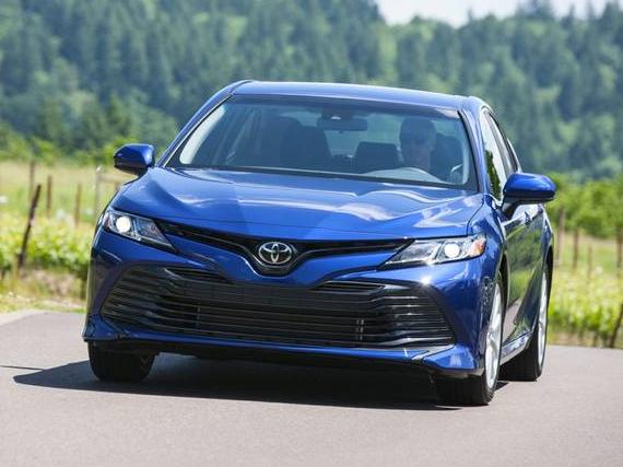 TOYOTA CAMRY 2018 4T1B11HKXJU053618 image