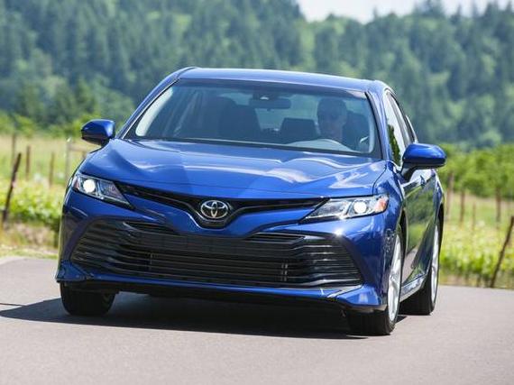 TOYOTA CAMRY 2018 4T1B11HK2JU674402 image