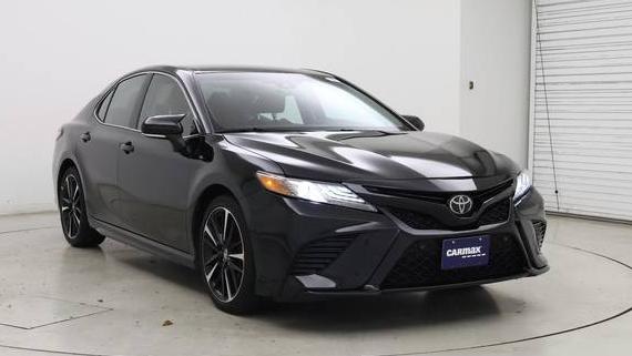 TOYOTA CAMRY 2018 4T1B61HK0JU504850 image