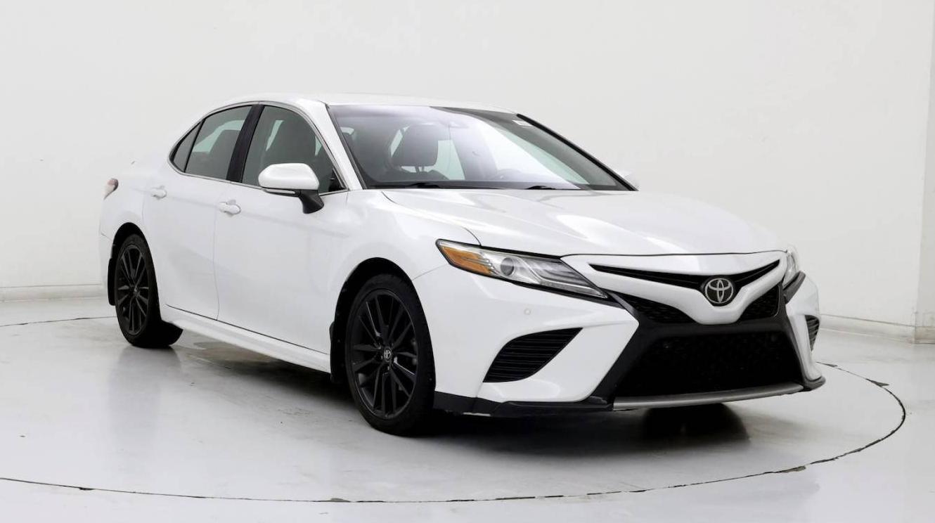 TOYOTA CAMRY 2018 4T1B61HK3JU072920 image