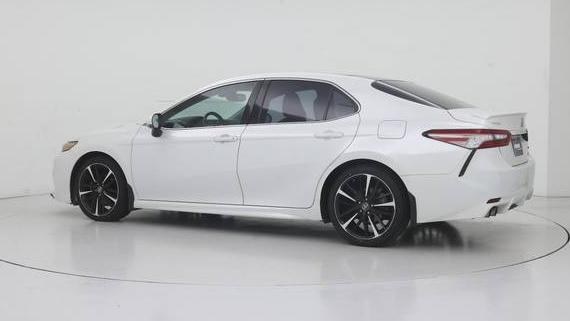 TOYOTA CAMRY 2018 4T1B61HK2JU108399 image