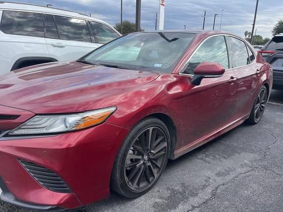 TOYOTA CAMRY 2018 4T1B61HK0JU564997 image