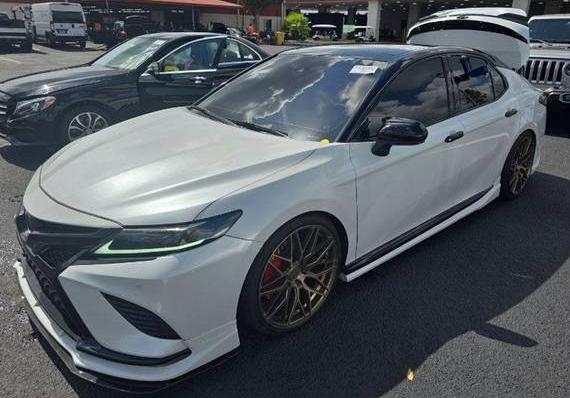 TOYOTA CAMRY 2018 4T1B61HK5JU112236 image