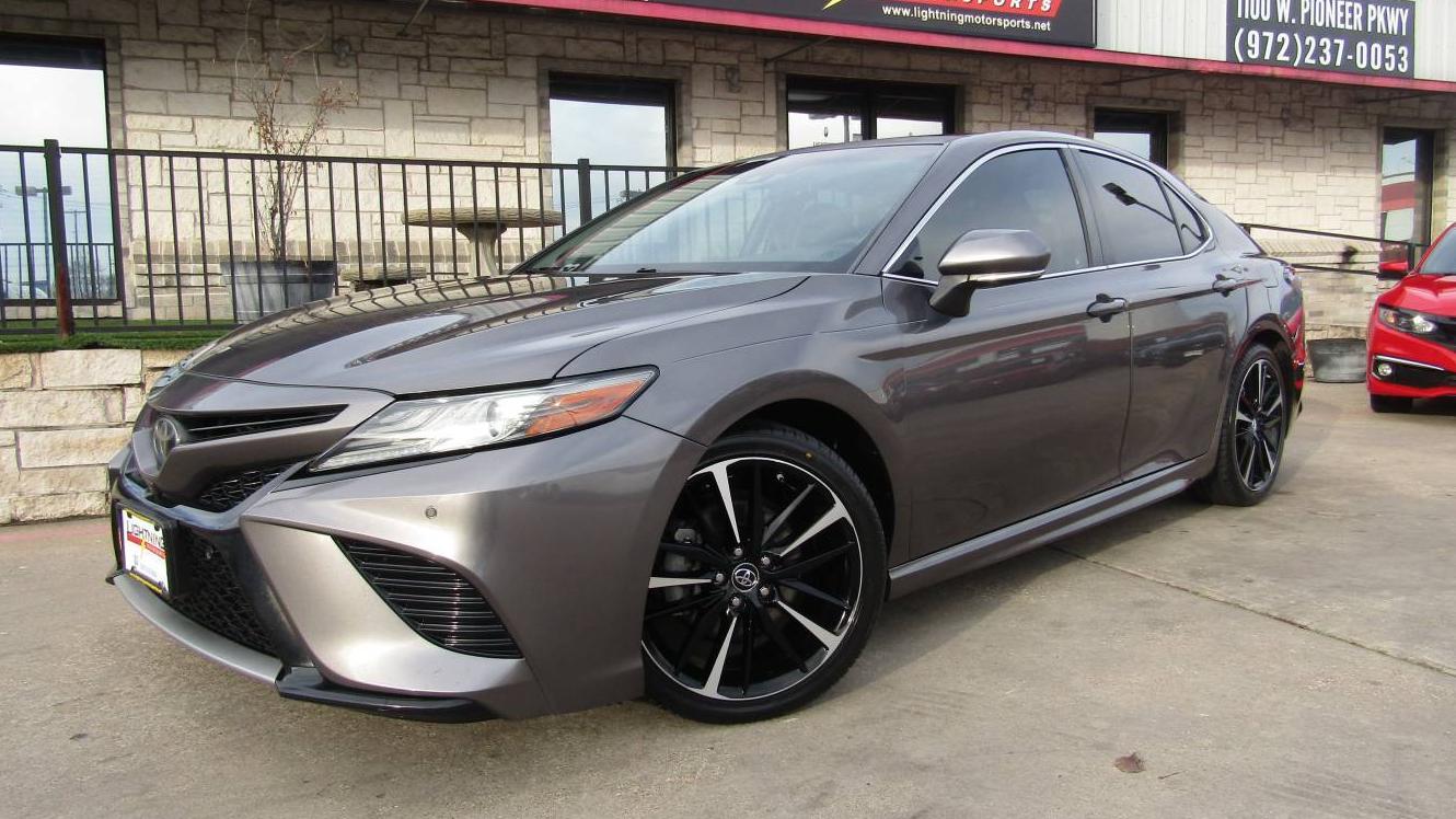 TOYOTA CAMRY 2018 4T1B61HK9JU110943 image