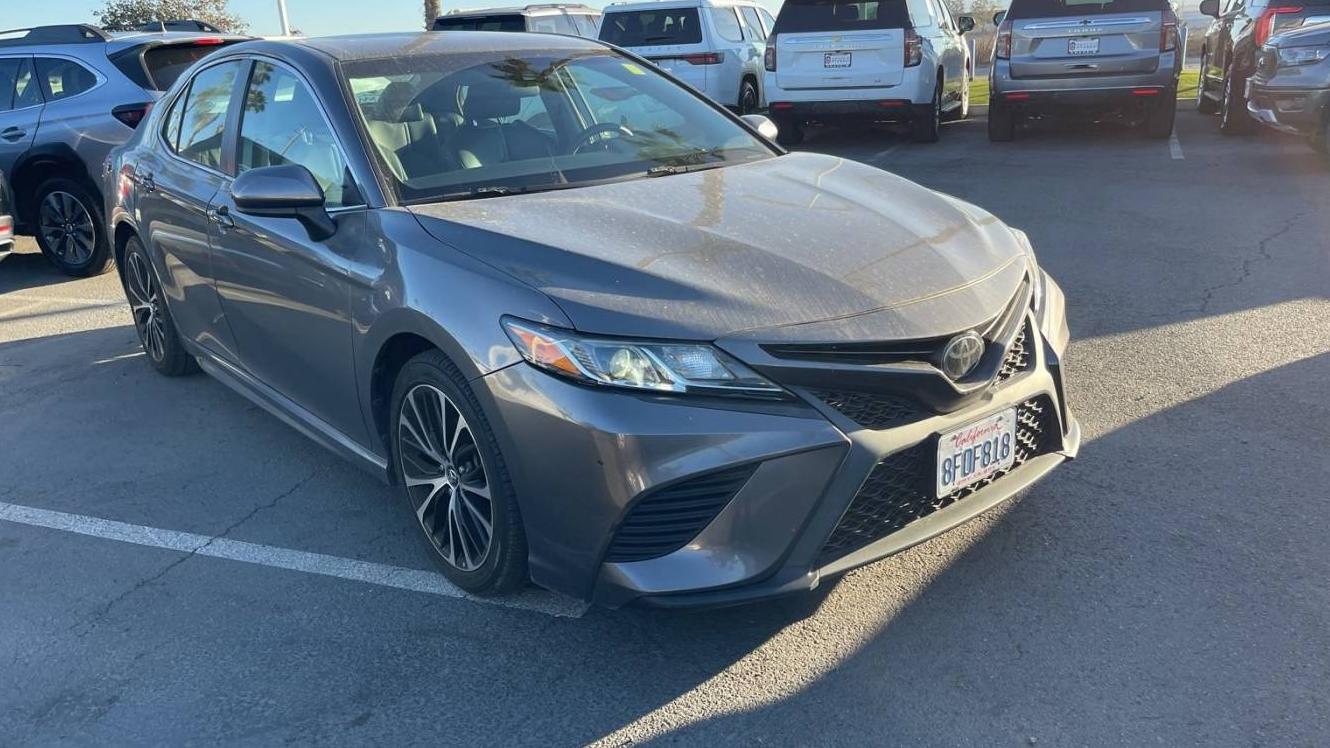 TOYOTA CAMRY 2018 4T1B11HKXJU136921 image