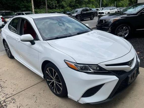 TOYOTA CAMRY 2018 4T1B11HKXJU616327 image