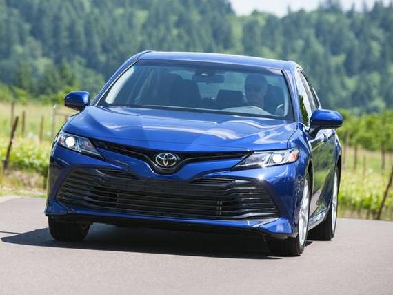 TOYOTA CAMRY 2018 4T1B11HK9JU007570 image