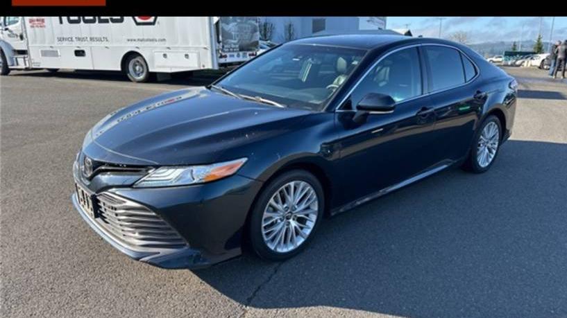 TOYOTA CAMRY 2018 4T1B11HK8JU559027 image