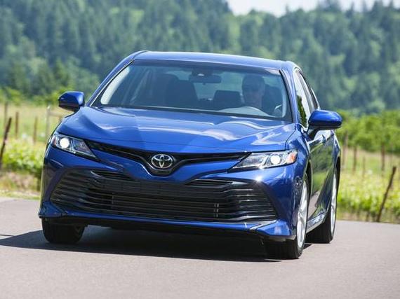 TOYOTA CAMRY 2018 4T1B11HK9JU584731 image