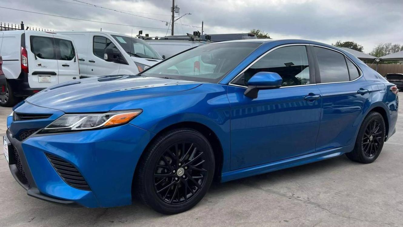 TOYOTA CAMRY 2018 4T1B11HK3JU149669 image