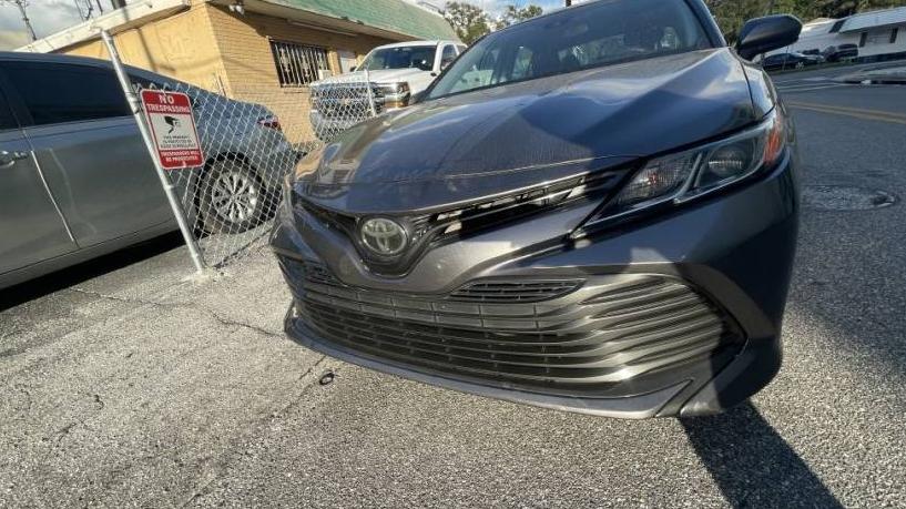 TOYOTA CAMRY 2018 4T1B11HK0JU097577 image