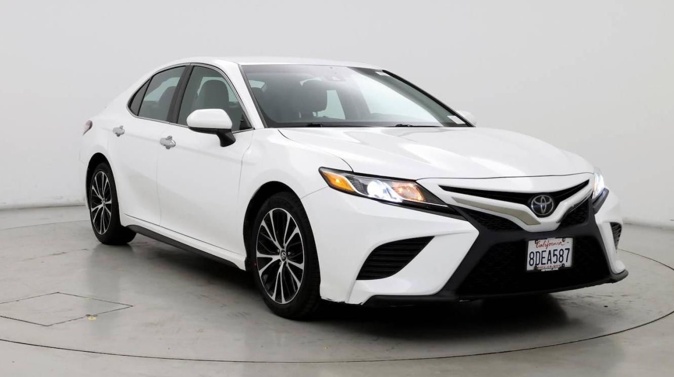 TOYOTA CAMRY 2018 4T1B11HK2JU062569 image