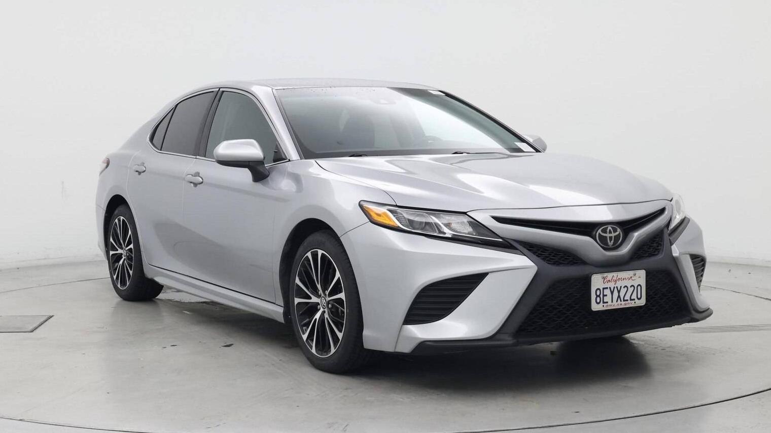 TOYOTA CAMRY 2018 4T1B11HK8JU137503 image