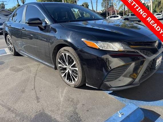 TOYOTA CAMRY 2018 4T1B11HK3JU555452 image TOYOTA CAMRY 2018 4T1B11HK3JU555452 image