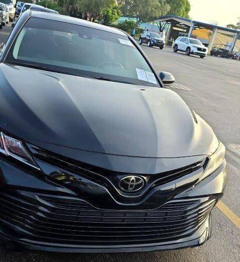TOYOTA CAMRY 2018 4T1B11HK2JU567897 image
