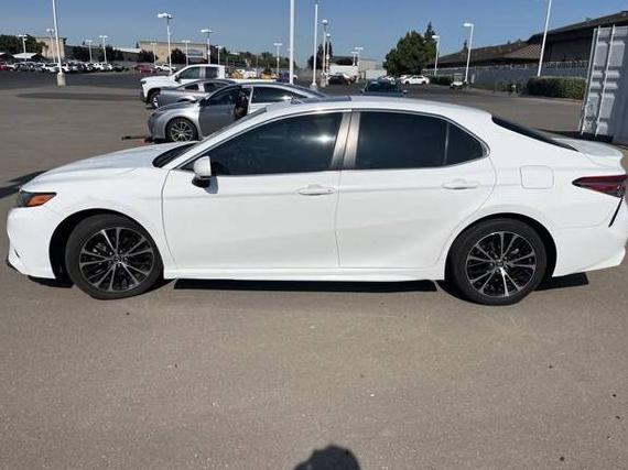 TOYOTA CAMRY 2018 JTNB11HK6J3003353 image